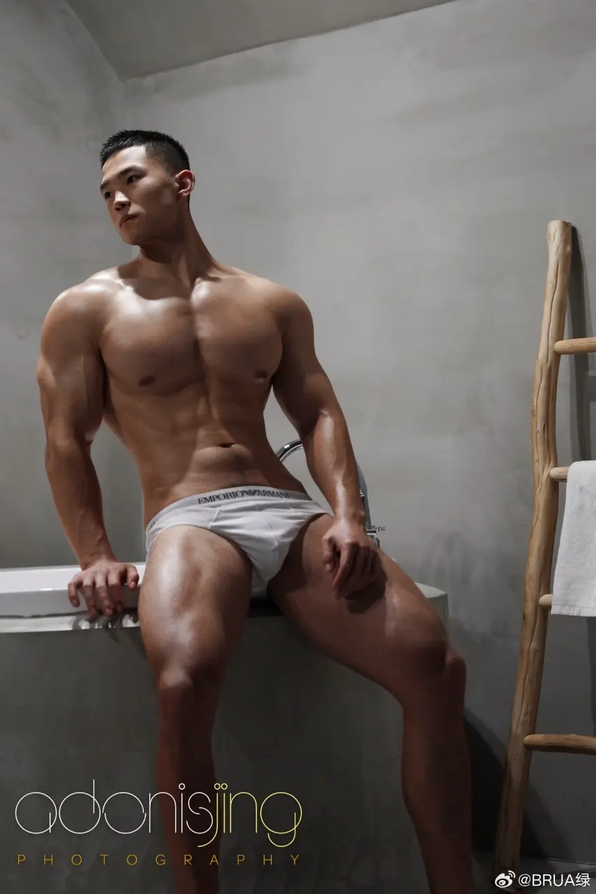 adonisjing model : 一只牛蛙