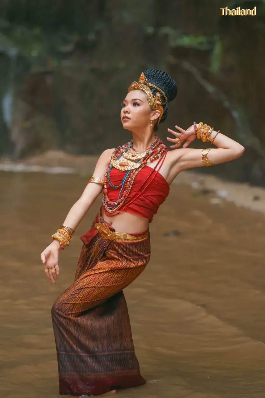 Girl in Dvaravati Costume 🇹🇭