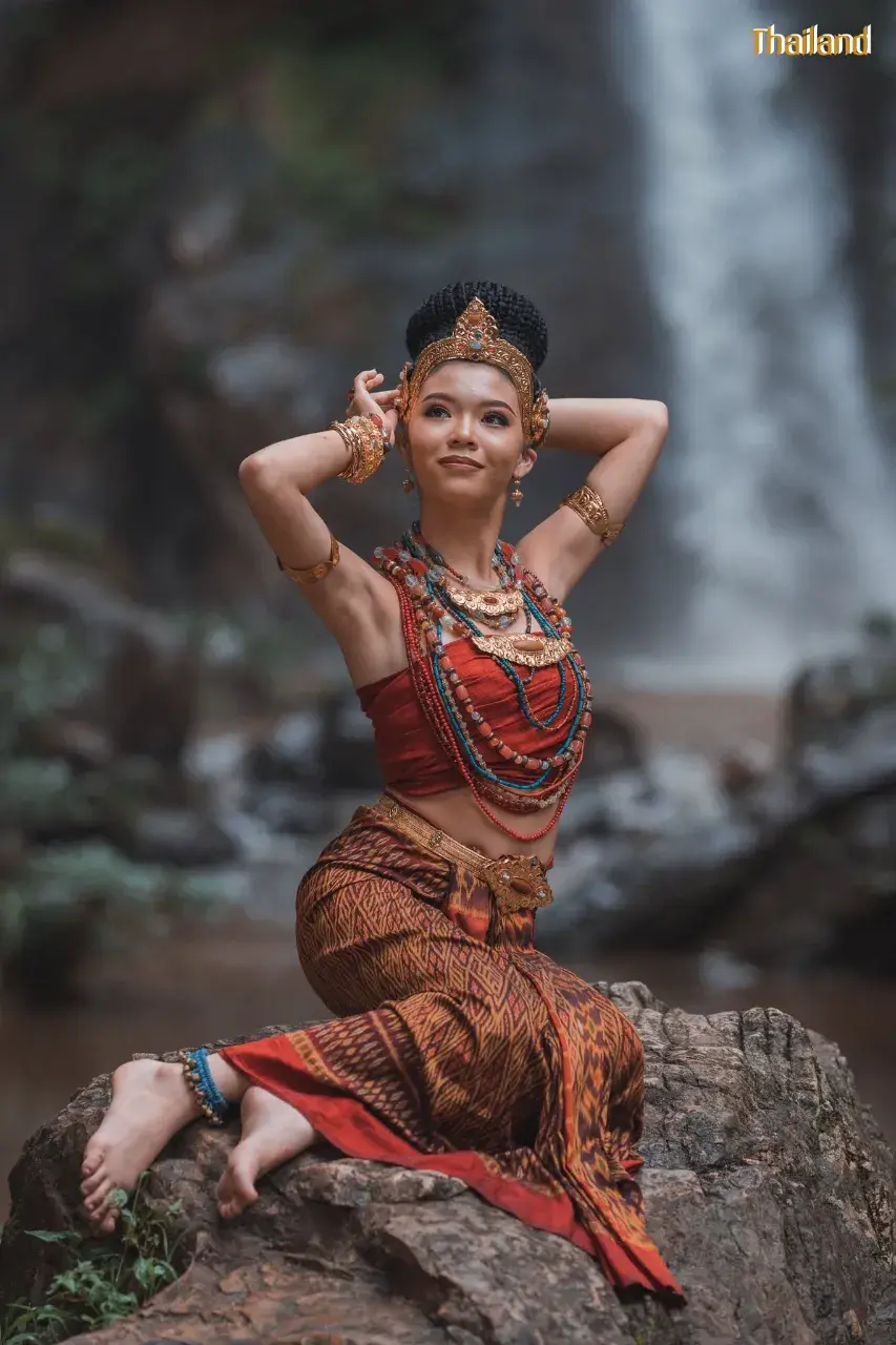 Girl in Dvaravati Costume 🇹🇭
