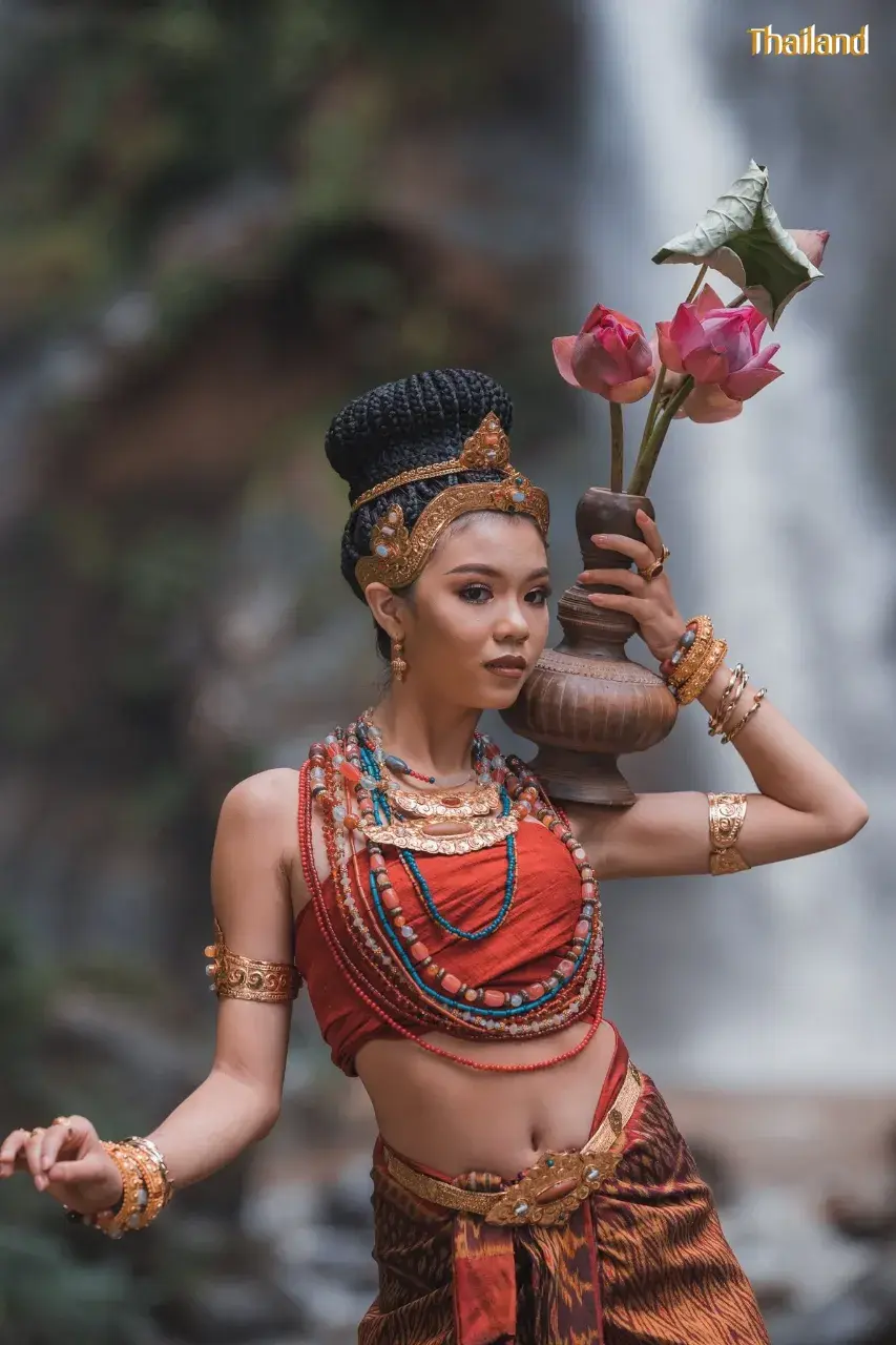Girl in Dvaravati Costume 🇹🇭