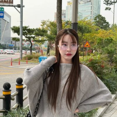 เบล pitchytd ใส่แว่นกับสเวตเตอร์ตัวโคร่ง และอีก 3 รูปที่ผมชอบ