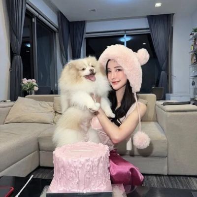 ครูบลู อดีตครูวิทย์จากอุดร กับหมาปอมตัวโตในรูปแรก