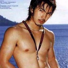 มาดู อั้ม อธิชาติ ในแบบเซ็กซี่กัน