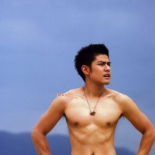 หล่อคมเข้มแบบ ภูริ