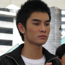 อาร์ตี้น่ารักมากๆๆๆ ขนาดยืนไหว้พระก็ยังหล่อสุดๆเลยอ่ะ