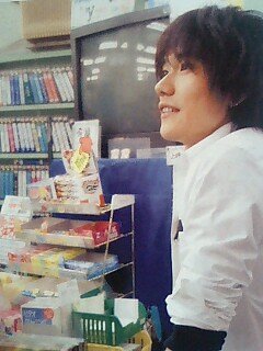 Takashi ชายหนุ่มในร้านวีดีโอ
