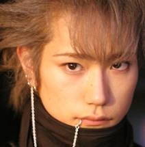 Shin มือเบสวง BLACK STONES ใน NANA