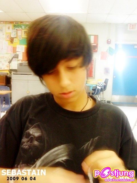 เขากำลังวาดรูปหรือไรเนี้ยแล่ะ