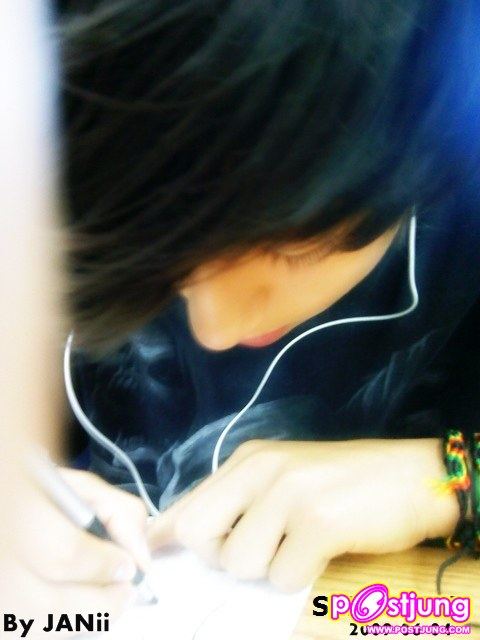 จมูกอ่ะ โด่งมาก หน้าตาก็ดีอ่ะ