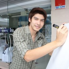 แมน การิน นำทัพขบวนดารา บุก ชลบุรี ร่วมงาน “รวมพลคนหน้าใส@ธนพรคลินิก”