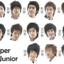 หนุ่มๆ วง SUPER JUNIOR
