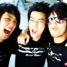 ใครหล่อกว่ากัน