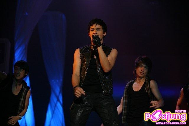 โชว์สุดเท่ห์สไตล์เกาหลี จากโจอี้ D11