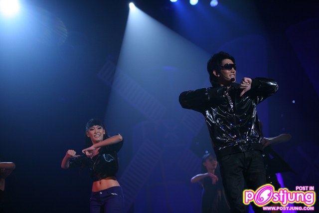 โชว์แสนเข้ม แมน แฮนซั่ม จากอาร์ม D12