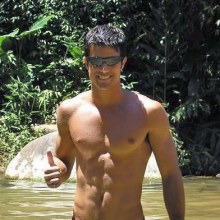 ผู้ชายเปียกน้ำ