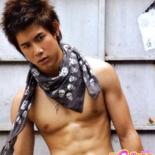 ร ว ม พ ล ค น ห ล่ อ ตั ว พ่ อ ทั้ ง นั้ น