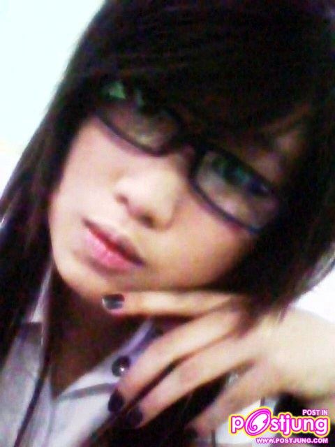 ใส่แว่นด้วยยย