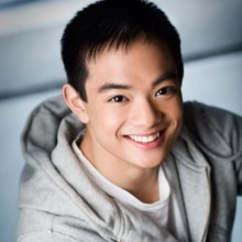 นักแสดงที่แสดงเป็นพระเรื่อง...2012..(วันสิ้นโลก.)..เห็นน่ารักดีเลยเอามาฝาก!!