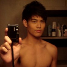 หนุ่มหล่อกับกล้องถ่ายรูป