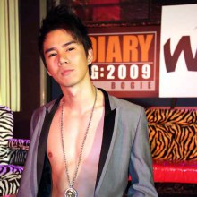 หล่อแบบ...กำปั้น