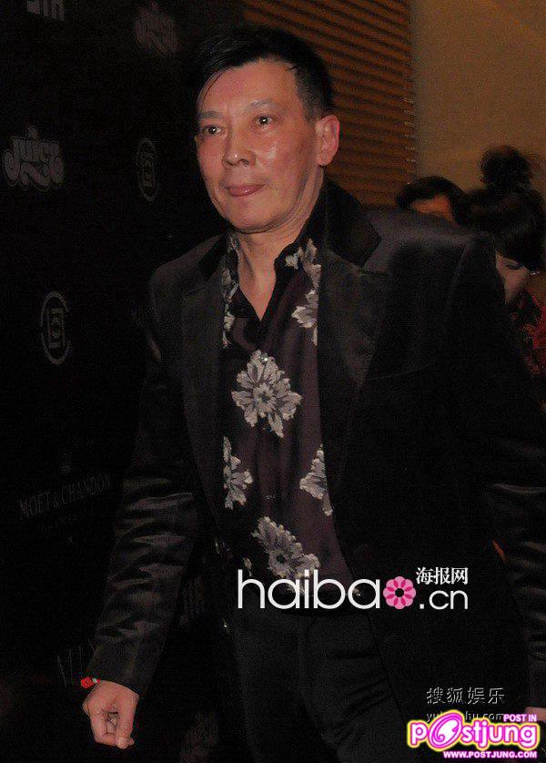 his father also arrived. ai ~ bother him