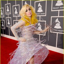 Lady Gaga ในงาน Grammy Awards 2010