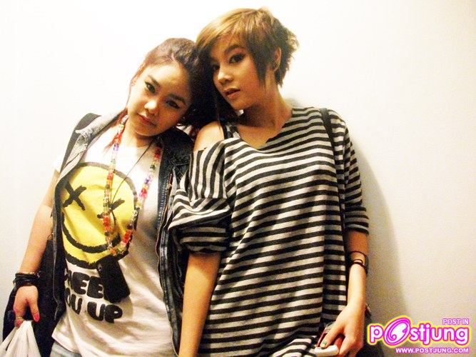 สุดท้ายเเล้ววว ถ่ายกับเพื่อนจ้า