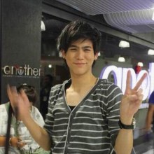 [PIC] พอร์ช ศรัณย์ ที่เล่นโฆษณา ดีแทค กับ MV เสียงลมหายใจ