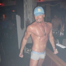 หนุ่ม บาร์เมืองนอก