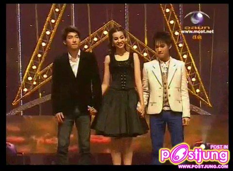 แถม-ดูยังไงก็เหมือนพ่อแม่ลูก..อิอิ