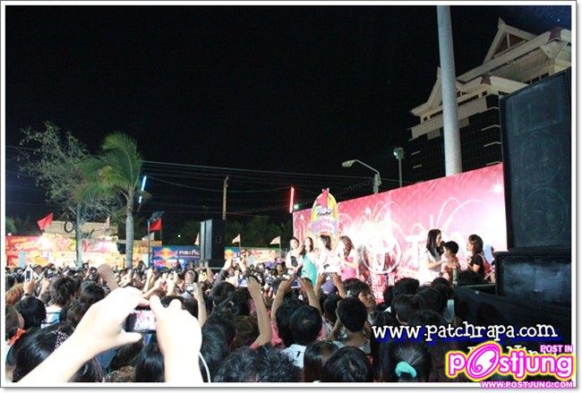 คนที่มารอดูพี่อั้ม เยอะมากกกกก