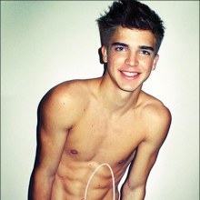 หนุ่มน้อย River