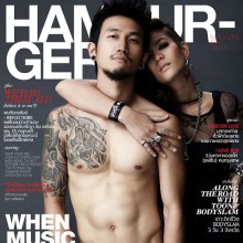 +++ หนุ่มตูน แห่งวงบอดี้สแลม มาถอดเสื้อโชว์ซิคแพ็คคลายร้อน +++