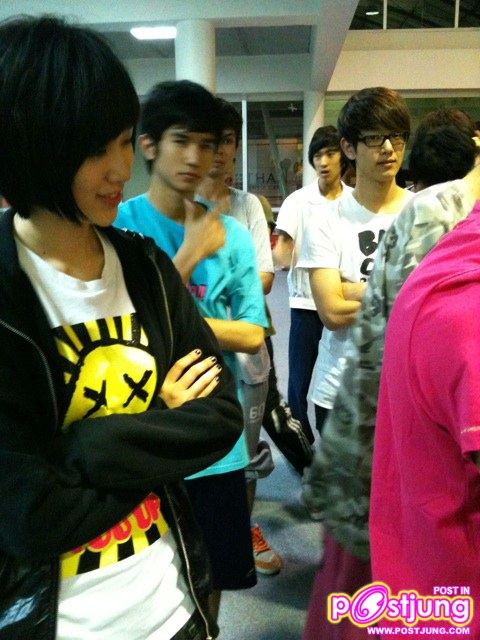 มองหลังโมะทำไมนะ