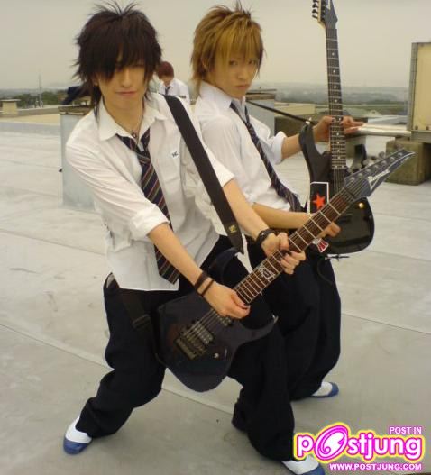 คนที่4คนหน้าโทระคนหลังฮิโรโตะแห่งAlice9