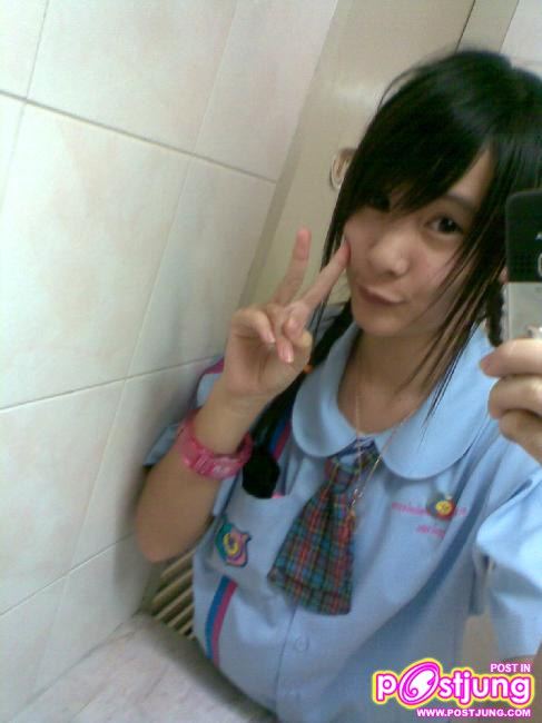 ไส่ชุดนักเรียนน่ารักมากมาย