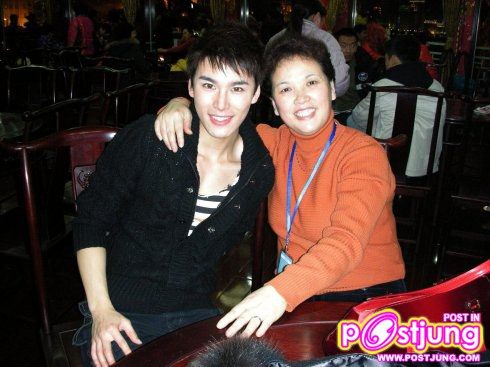รูปนี้ถ่ายกับคุณแม่พี่เค้าค่ะ