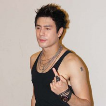 นี่คือผู้ชายที่หล่อที่สุดในประเทศไทยใช่หรือไม่