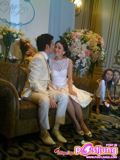 ต๊อดหอมแก้มนุ่นอย่างชื่นใจ