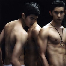 หนุ่มๆ....รายล้อม