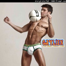 นักบอลหล่อ มาพร้อม......