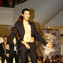 ใครทราบชื่อนายแบบคนนี้บ้างครับ