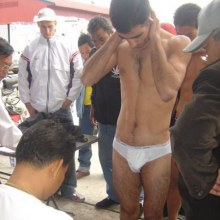 นักมวยชายชั่งน้ำหนัก