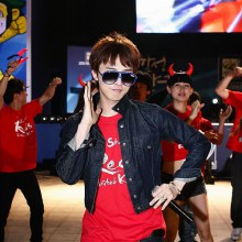 จียง ร้องเพลงเชียร์เกาหลีใต้