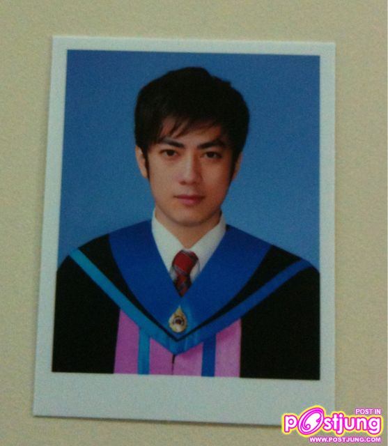 ดีใจด้้วยจ้า..เรียนจบซะที