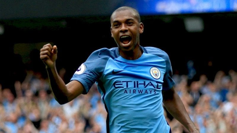 Fernandinho เล่นตำแหน่ง