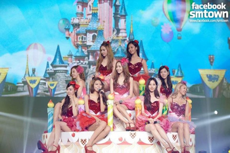 เพลงใดเป็นเพลงเดบิวต์ของ snsd