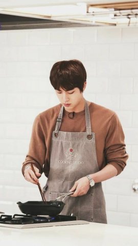 เลือกผมเถอะนะคร้าบบ ผมทำกับข้าวเป็น