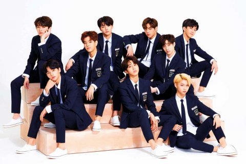 STRAY KIDS