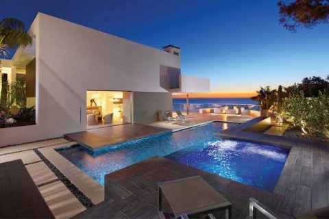 บ้านหรูริมทะเลแสนโรแมนติค